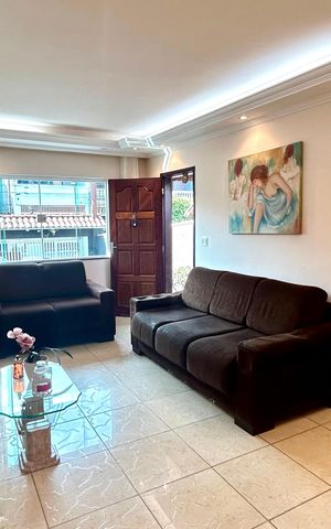 Casa à venda com 200m², 2 quartos e 5 vagas Casa à venda com 200m², 2 quartos e 5 vagasSala