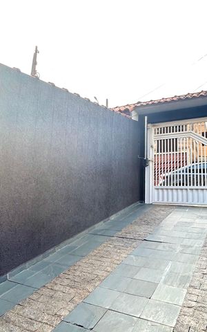 Casa à venda com 200m², 2 quartos e 5 vagas Casa à venda com 200m², 2 quartos e 5 vagasGaragem