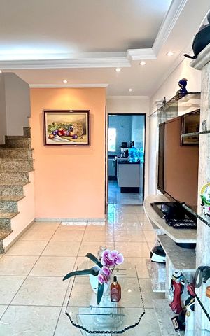 Casa à venda com 200m², 2 quartos e 5 vagas Casa à venda com 200m², 2 quartos e 5 vagasSala