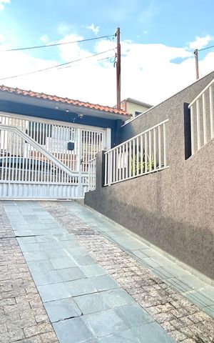 Casa à venda com 200m², 2 quartos e 5 vagas Casa à venda com 200m², 2 quartos e 5 vagasGaragem