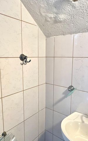 Casa à venda com 200m², 2 quartos e 5 vagas Casa à venda com 200m², 2 quartos e 5 vagasLavabo 1