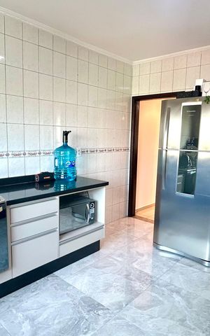 Casa à venda com 200m², 2 quartos e 5 vagas Casa à venda com 200m², 2 quartos e 5 vagasCozinha