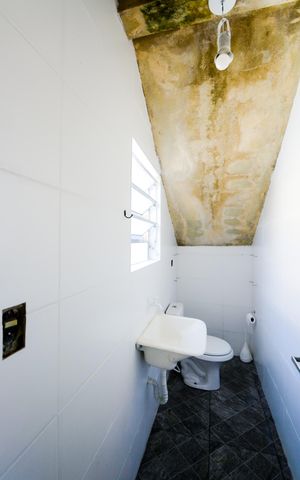 Casa para alugar com 65m², 2 quartos e 1 vagaÁrea de Serviço - banheiro de Serviço 