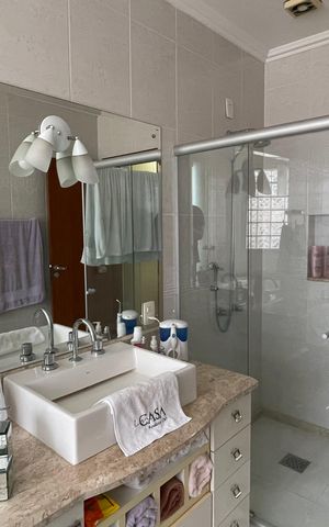 Casa para alugar com 352m², 2 quartos e 6 vagas Casa para alugar com 352m², 2 quartos e 6 vagasBanheiro do Quarto 3