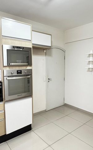 Apartamento para alugar com 141m², 3 quartos e 2 vagas Apartamento para alugar com 141m², 3 quartos e 2 vagasCozinha