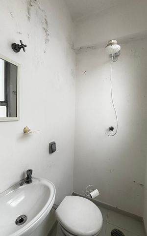 Apartamento para alugar com 141m², 3 quartos e 2 vagas Apartamento para alugar com 141m², 3 quartos e 2 vagasArea de Serviço - Banheiro
