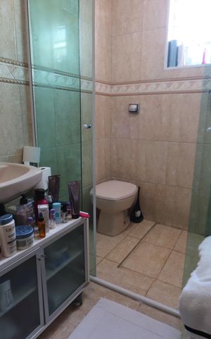 Casa à venda com 148m², 5 quartos e 1 vagaBanheiro