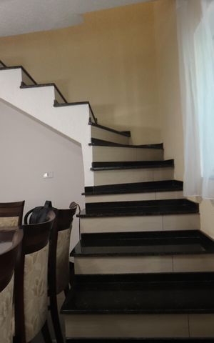 Casa à venda com 148m², 5 quartos e 1 vagaEscadas