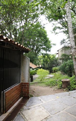 Casa de condomínio à venda com 700m², 4 quartos e 2 vagasQuintal 