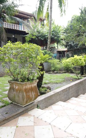 Casa de condomínio à venda com 700m², 4 quartos e 2 vagasQuintal 