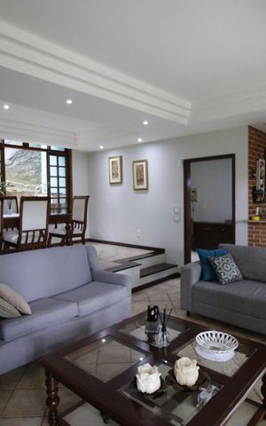 Casa de condomínio à venda com 700m², 4 quartos e 2 vagasSala