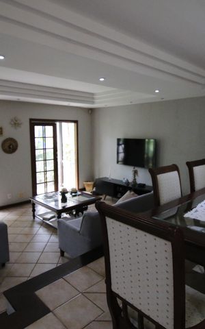 Casa de condomínio à venda com 700m², 4 quartos e 2 vagasSala