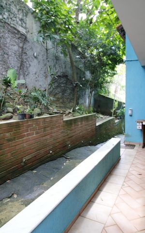 Casa de condomínio à venda com 700m², 4 quartos e 2 vagasQuintal