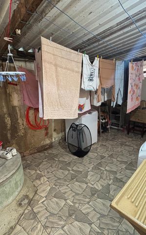 Casa à venda com 98m², 5 quartos e 3 vagas Casa à venda com 98m², 5 quartos e 3 vagasÁrea de serviço
