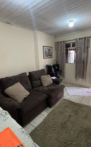 Casa à venda com 98m², 5 quartos e 3 vagas Casa à venda com 98m², 5 quartos e 3 vagasSala