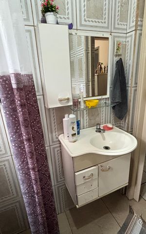 Casa à venda com 98m², 5 quartos e 3 vagas Casa à venda com 98m², 5 quartos e 3 vagasBanheiro 1