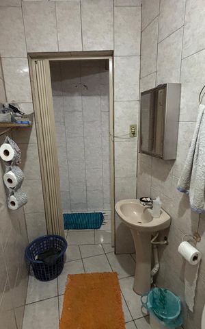 Casa à venda com 98m², 5 quartos e 3 vagas Casa à venda com 98m², 5 quartos e 3 vagasBanheiro 2