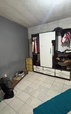 Casa à venda com 98m², 5 quartos e 3 vagas Casa à venda com 98m², 5 quartos e 3 vagasQuarto 4