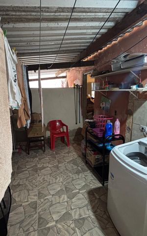 Casa à venda com 98m², 5 quartos e 3 vagas Casa à venda com 98m², 5 quartos e 3 vagasÁrea de serviço