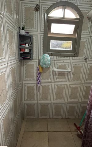 Casa à venda com 98m², 5 quartos e 3 vagas Casa à venda com 98m², 5 quartos e 3 vagasBanheiro 1