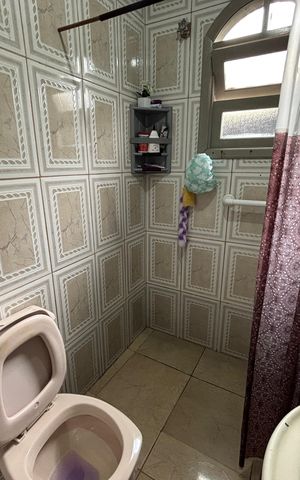Casa à venda com 98m², 5 quartos e 3 vagas Casa à venda com 98m², 5 quartos e 3 vagasBanheiro 1