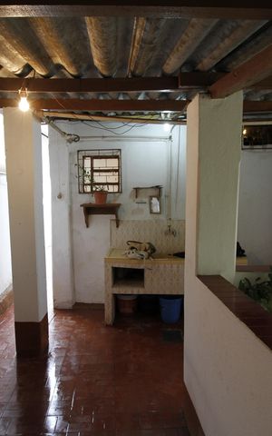 Casa à venda com 236m², 2 quartos e 1 vagaÁrea de Serviço