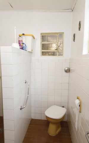 Casa à venda com 236m², 2 quartos e 1 vagaBanheiro Social