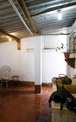 Casa à venda com 236m², 2 quartos e 1 vagaÁrea de Serviço