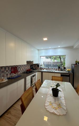 Casa à venda com 175m², 4 quartos e 2 vagas Casa à venda com 175m², 4 quartos e 2 vagasSala/Cozinha