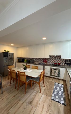 Casa à venda com 175m², 4 quartos e 2 vagas Casa à venda com 175m², 4 quartos e 2 vagasSala/Cozinha