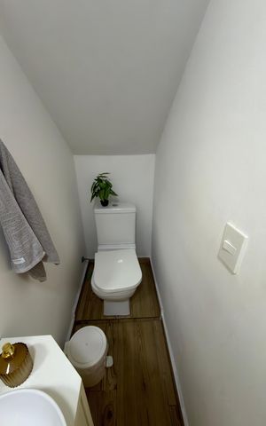 Casa à venda com 175m², 4 quartos e 2 vagas Casa à venda com 175m², 4 quartos e 2 vagasLavabo
