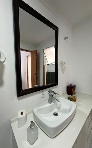 Casa à venda com 175m², 4 quartos e 2 vagas Casa à venda com 175m², 4 quartos e 2 vagasQuarto 1 - Suíte Banheiro