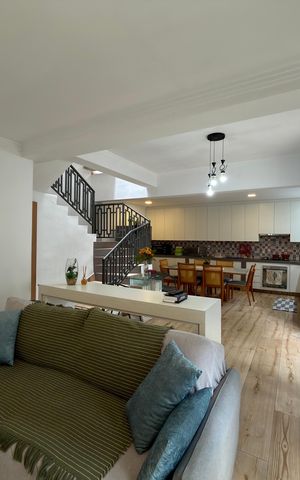 Casa à venda com 175m², 4 quartos e 2 vagas Casa à venda com 175m², 4 quartos e 2 vagasSala/Cozinha