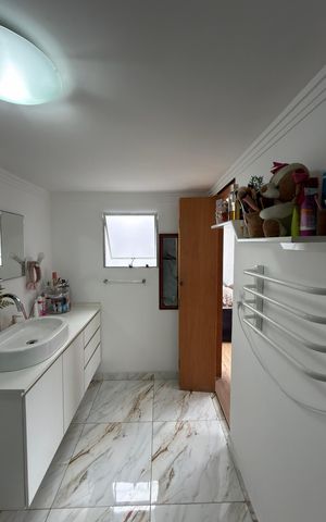 Casa à venda com 175m², 4 quartos e 2 vagas Casa à venda com 175m², 4 quartos e 2 vagasBanheiro social 2