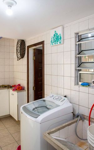 Casa à venda com 210m², 4 quartos e 2 vagasÁrea de Serviço