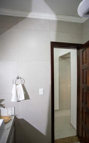 Casa à venda com 210m², 4 quartos e 2 vagasBanheiro