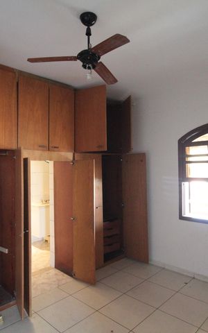 Casa para alugar com 350m², 4 quartos e 2 vagasSuite