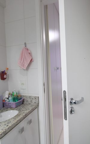 Apartamento à venda com 77m², 3 quartos e 1 vagaBanheiro canadense das suíte 2 e 3