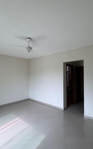 Casa de condomínio para alugar com 160m², 4 quartos e 3 vagasSuíte