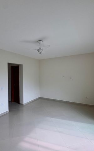 Casa de condomínio para alugar com 160m², 4 quartos e 3 vagasSuíte