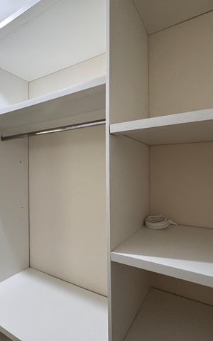 Casa de condomínio para alugar com 160m², 4 quartos e 3 vagasSuíte - Closet