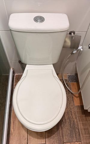 Casa de condomínio para alugar com 160m², 4 quartos e 3 vagasSuíte - Banheiro