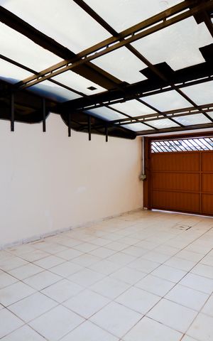 Casa à venda com 138m², 3 quartos e 2 vagasGaragem