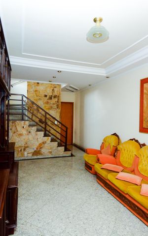 Casa à venda com 138m², 3 quartos e 2 vagasSala