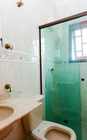 Casa à venda com 138m², 3 quartos e 2 vagasBanheiro da Suíte 1
