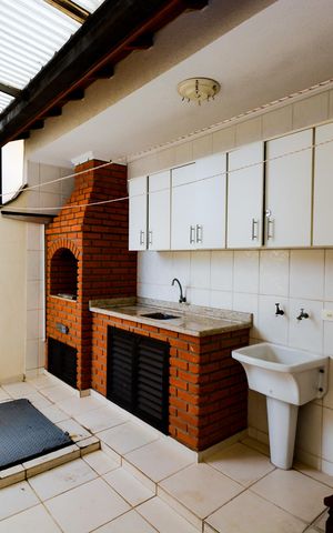 Casa à venda com 138m², 3 quartos e 2 vagasÁrea de Serviço