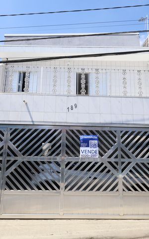 Casa à venda com 175m², 4 quartos e 2 vagasFachada