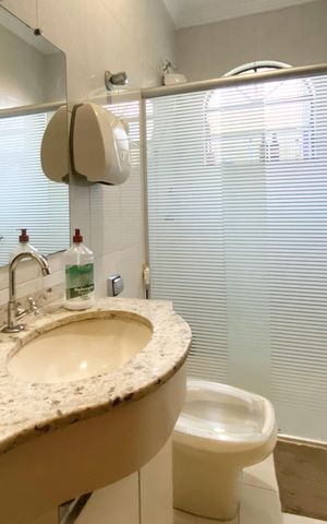 Casa à venda com 419m², 4 quartos e 3 vagas Casa à venda com 419m², 4 quartos e 3 vagasBanheiro