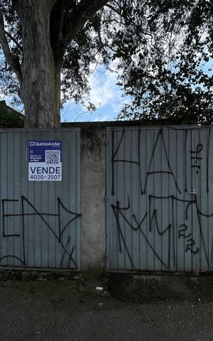 Casa à venda com 260m², 2 quartos e 2 vagas Casa à venda com 260m², 2 quartos e 2 vagasFachada + Placa