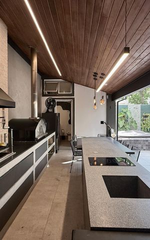 Casa de condomínio à venda com 350m², 4 quartos e 5 vagas Casa de condomínio à venda com 350m², 4 quartos e 5 vagasChurrasqueira